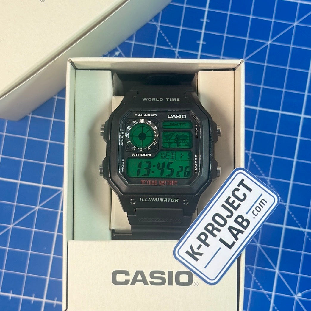 K-Project Labin muokkaama Casio AE-1200 Green Data Terminal mustana hartsina, alkuperäisessä rasiassaan