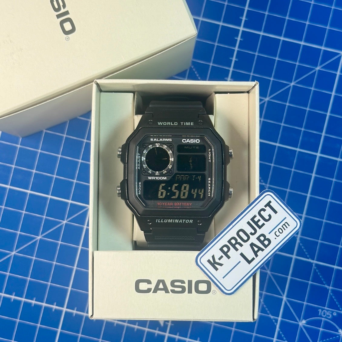 Casio AE-1200 Ghost in schwarzem Resin, in seiner originalen Casio-Box, individualisiert von K-Project Lab