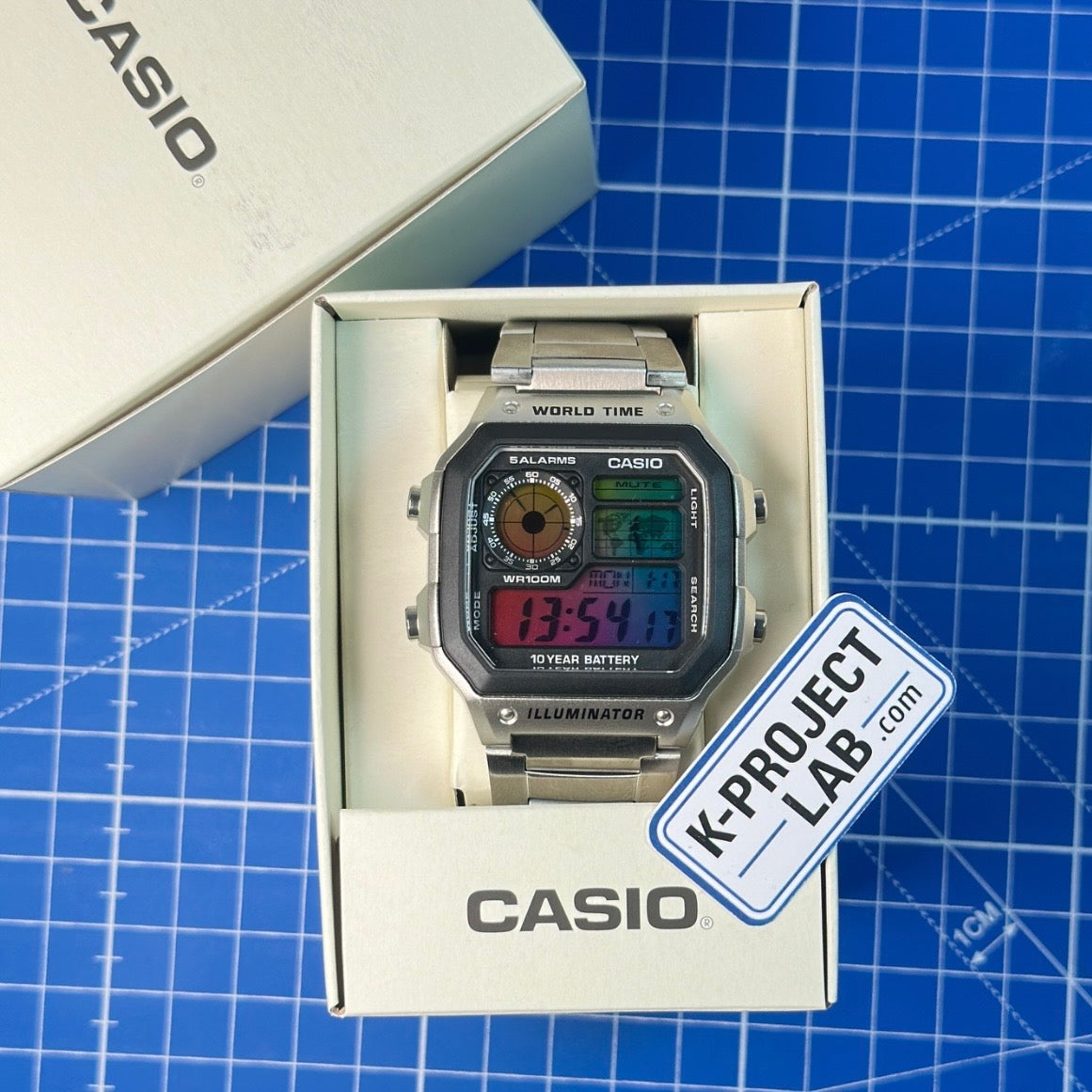 Casio AE-1200 Amber Signal in Stahl in der Originalbox, individualisiert von K-Project Lab