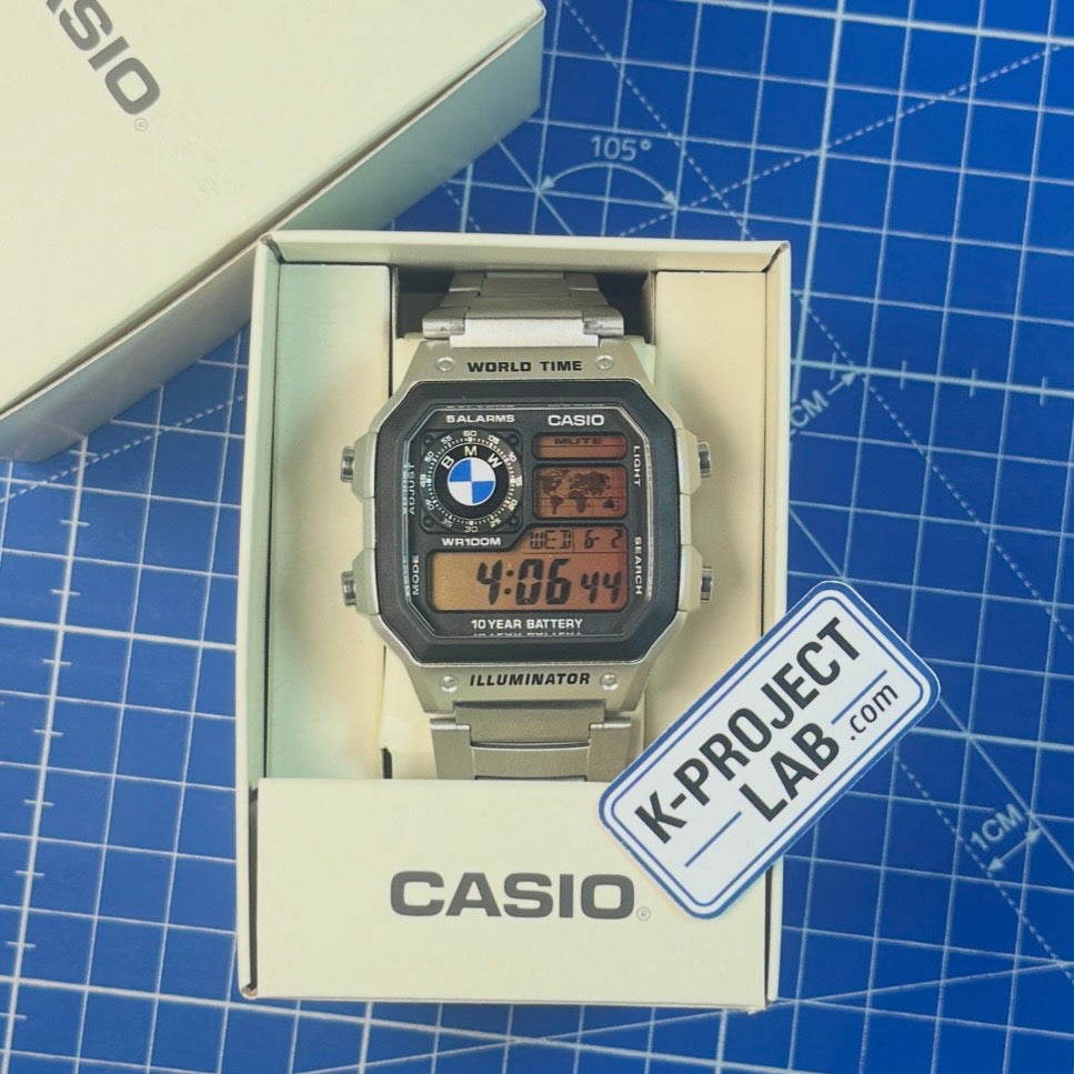 Casio AE-1200 Midnight Bavarian teräksisenä Casio-rasiassaan, K-Project Labin muokkaama
