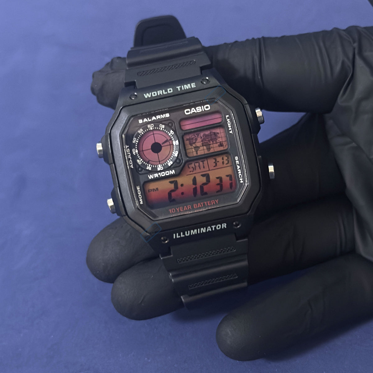 Casio AE-1200 Sunset Horizon in schwarzem Resin, warmes rötliches Display, von K-Project Lab