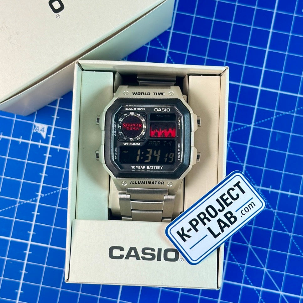 Casio AE-1200 Upside Down Signal in Stahl in seiner Casio-Box, individualisiert von K-Project Lab